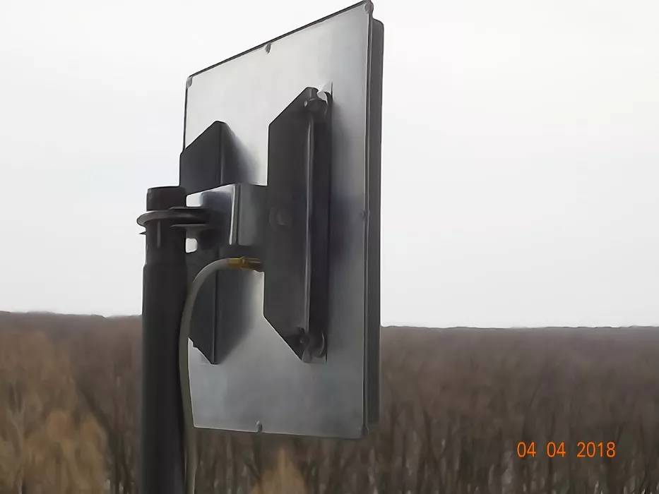 Powerful broadband patch antenna Antennas for mobile communications