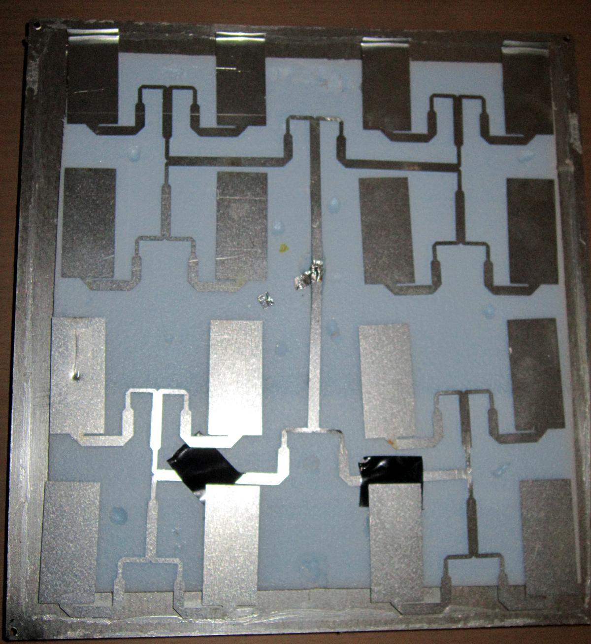 Powerful broadband patch antenna Antennas for mobile communications